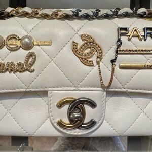 Chanel White Quilted Shoulder Bag with Gold Accents